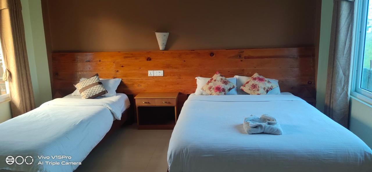 Hotel Hornbill Sauraha Exterior photo