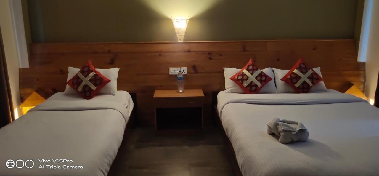 Hotel Hornbill Sauraha Exterior photo