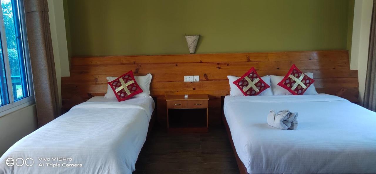 Hotel Hornbill Sauraha Exterior photo