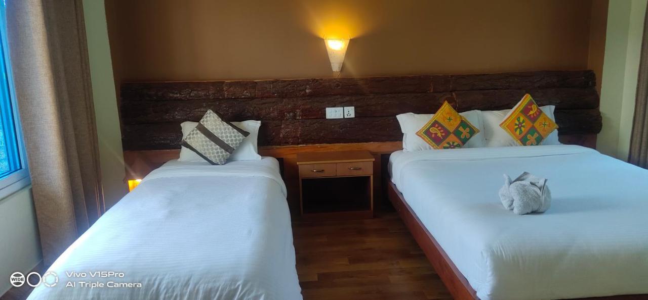 Hotel Hornbill Sauraha Exterior photo