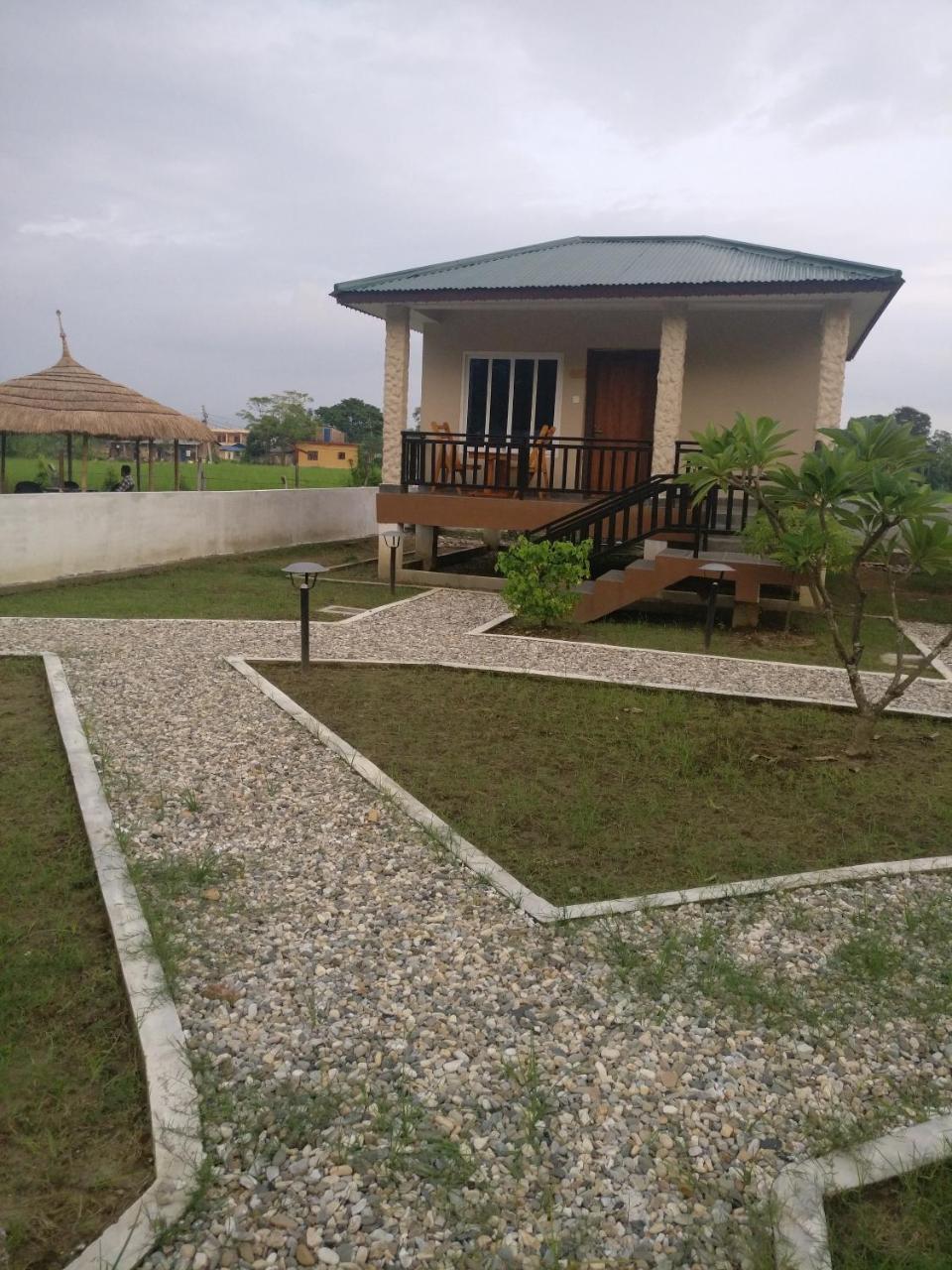 Hotel Hornbill Sauraha Exterior photo