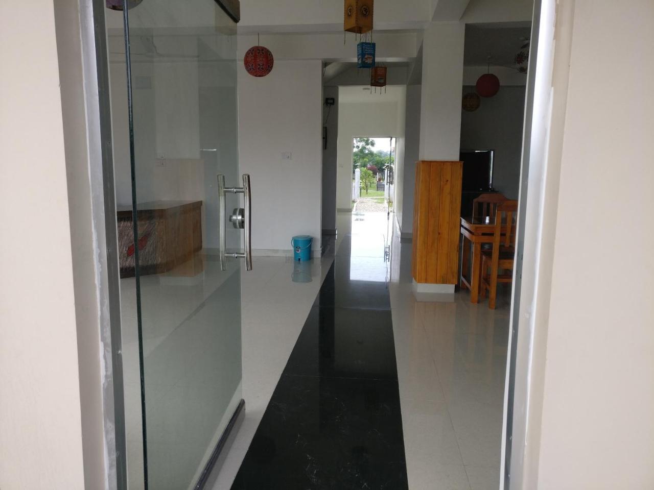 Hotel Hornbill Sauraha Exterior photo