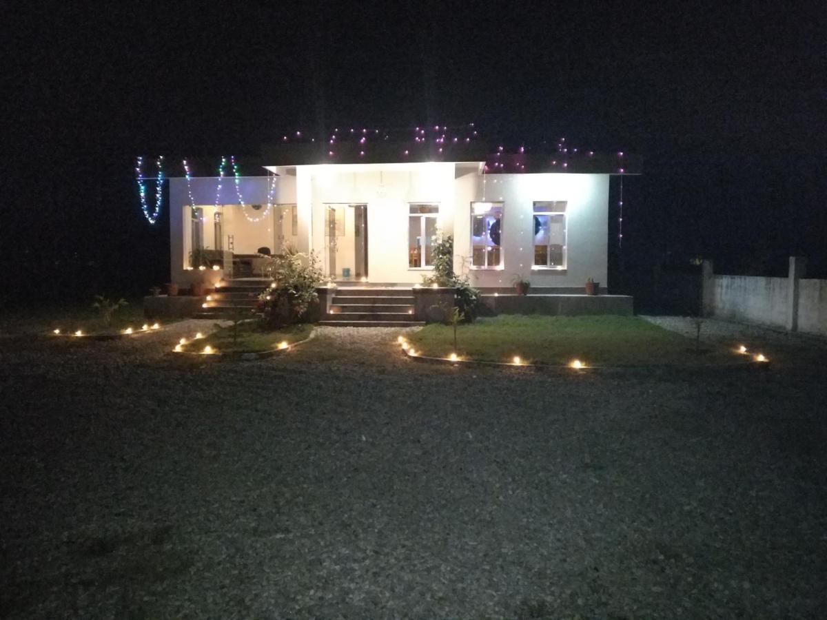 Hotel Hornbill Sauraha Exterior photo